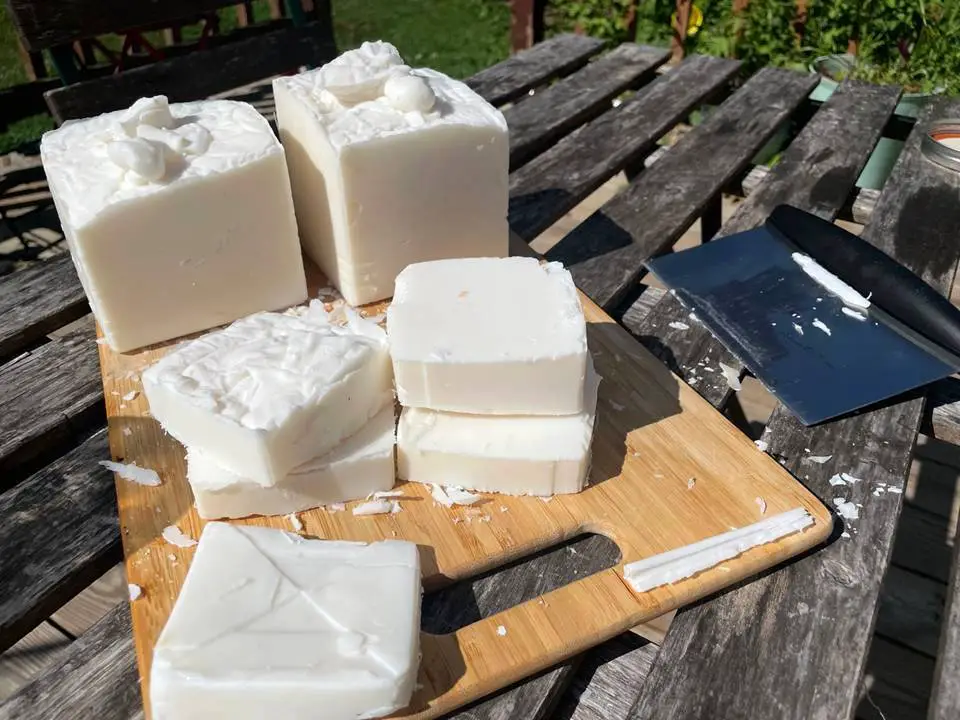 CUTTING SOAP BARS