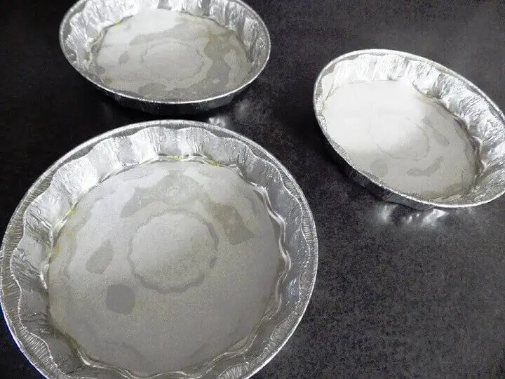 Oiled Pans with Parchment Paper