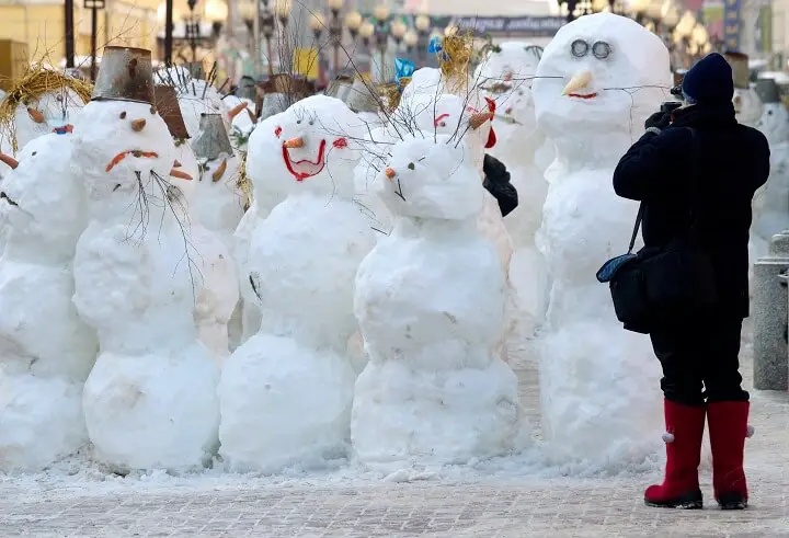 Photosession With Snowmen