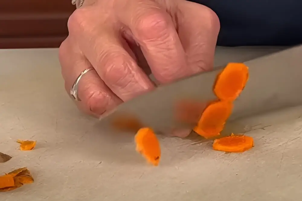 Slicing Ginger