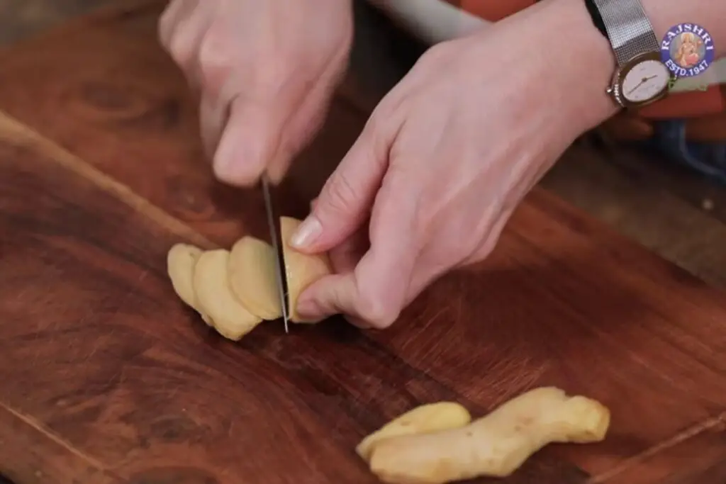 Slicing Ginger