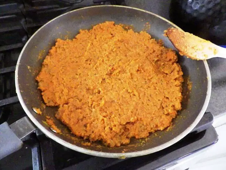 Spread Out Puree in Pan